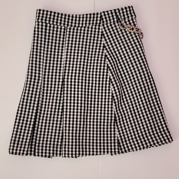 Gingham  Pleated Skort/  S. - Picture 3 of 9